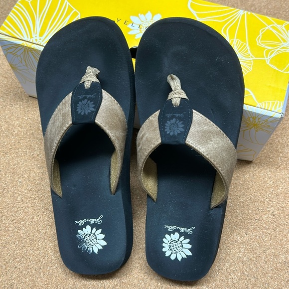 Women’s yellowbox Franklen Taupe flip Flips size 7.5 great condition - Picture 1 of 3